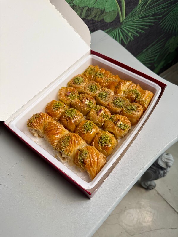 انواع باقلوای گردویی قیمت:730,000تومان - وزن :1.200 کیلوگرم