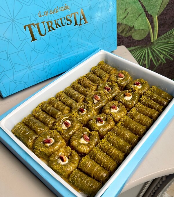 باقلوا وی آی پی شامل: انواع باقلوای پسته ای  قیمت : 1.450.000تومان-  وزن:  1/800 کیلوگرم