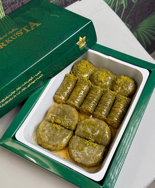 نوع باقلوا : وی آی پی شامل: انواع باقلوای پسته ای قیمت:600,000تومان وزن : 750 گرم