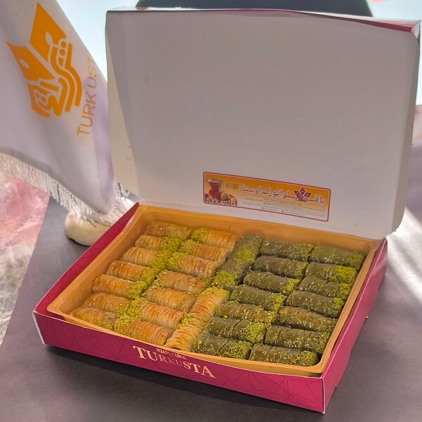 باقلوای ممتاز - سارما گردویی  ویژه + سارما پسته ای- پخت با کره - وزن : 1/300 کیلوگرم