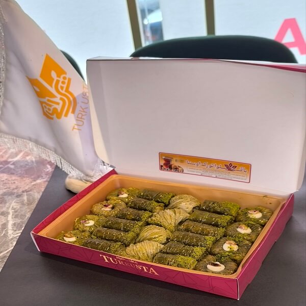 باقلوا VIP - پسته ای پر مغز با مدلهای متنوع- پخت با کره-  وزن: 1/200 کیلوگرم